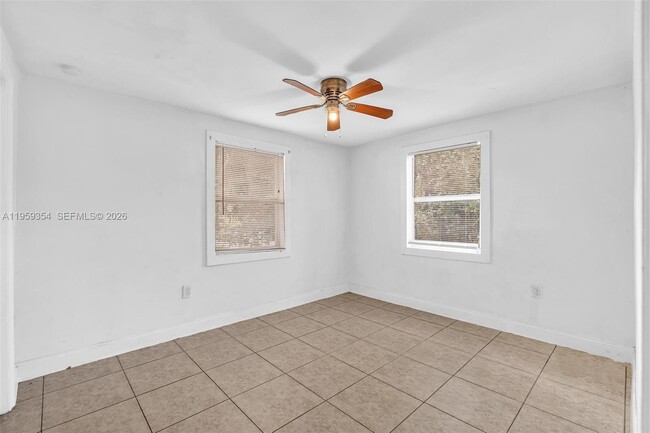 Building Photo - 2800 NW 6th Ct