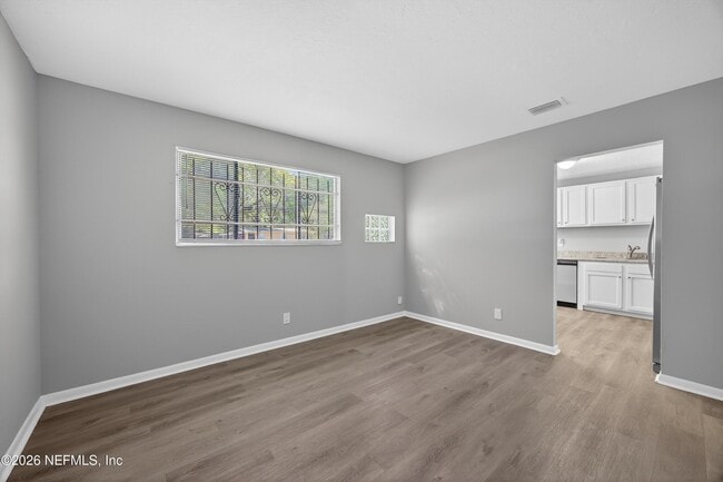 Building Photo - 6955 Miss Muffet Ln S