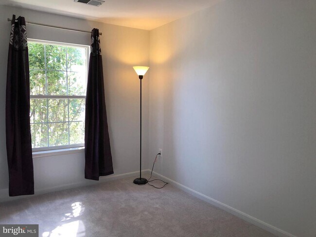 Building Photo - 5558 Clifton Crest Way