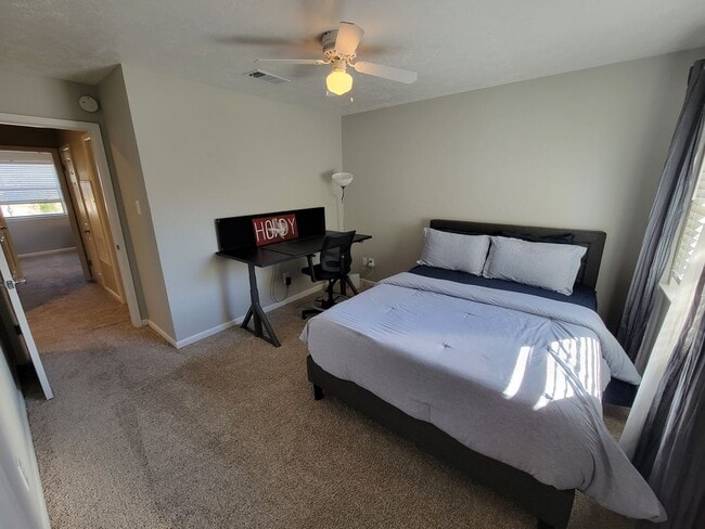 Building Photo - College Station - Cozy 2 Bedroom 1.5 Bath Condo for Lease