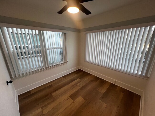 Building Photo - MOVE IN SPECIAL - Modern DTLB living with ...