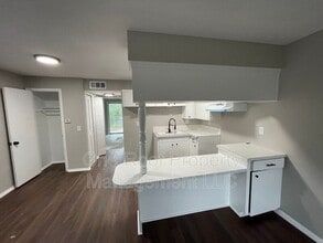 Building Photo - 3113 Barnett Ave