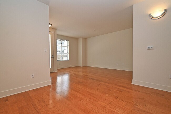 Building Photo - 1 E Julian St