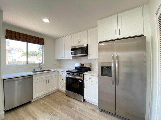 Building Photo - 637 Beverly Pl