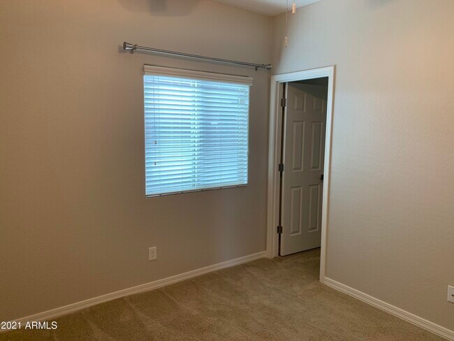 Building Photo - 41599 N Willow Ct