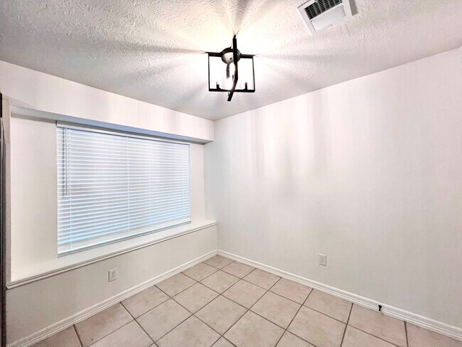 Building Photo - 6415 Hunterstone Ct