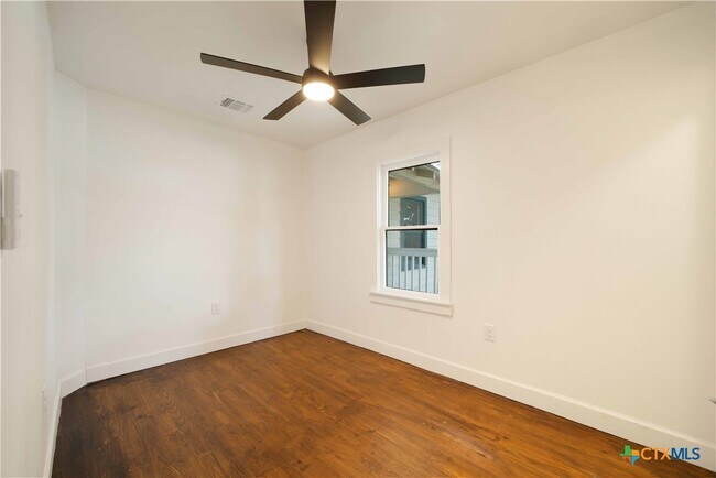 Building Photo - 414 Orange Ave