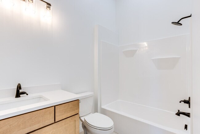 Building Photo - 464 S Stoney Crk St