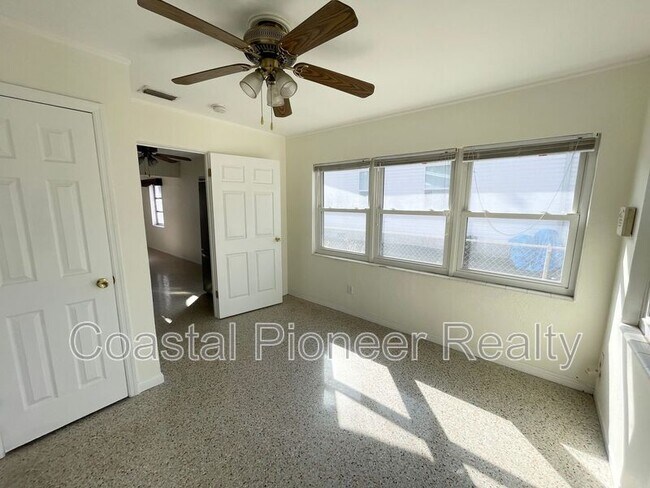 Building Photo - 1711 31st St S