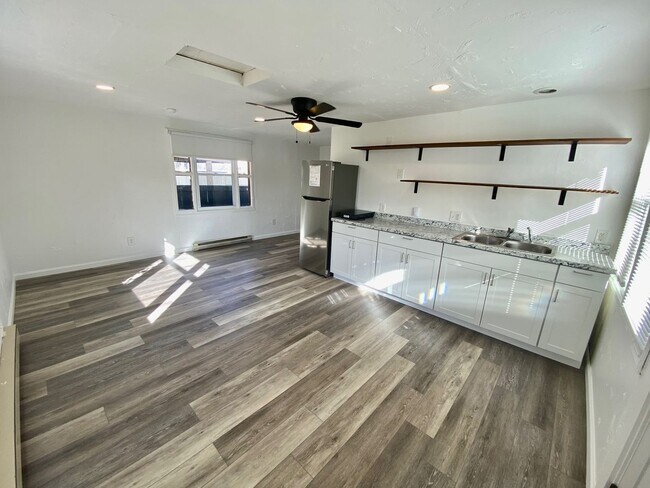 Building Photo - 40 Larchmont Rd
