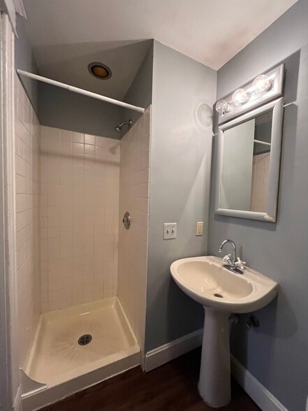 Building Photo - 1049 Spaight St