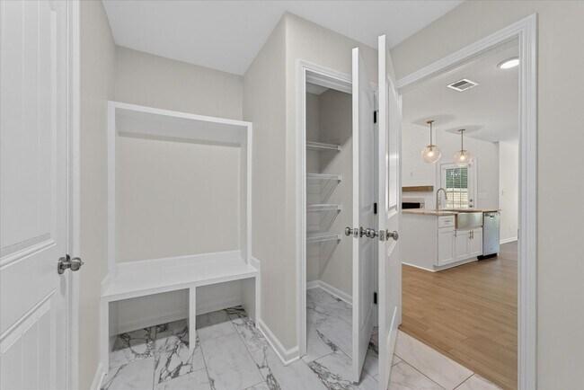 Building Photo - Like New Three Bedroom with Bonus!