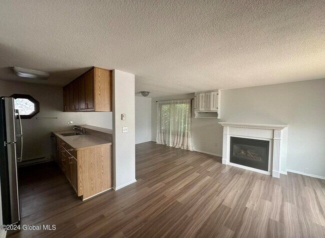 Building Photo - 9 Donna Lynn Dr