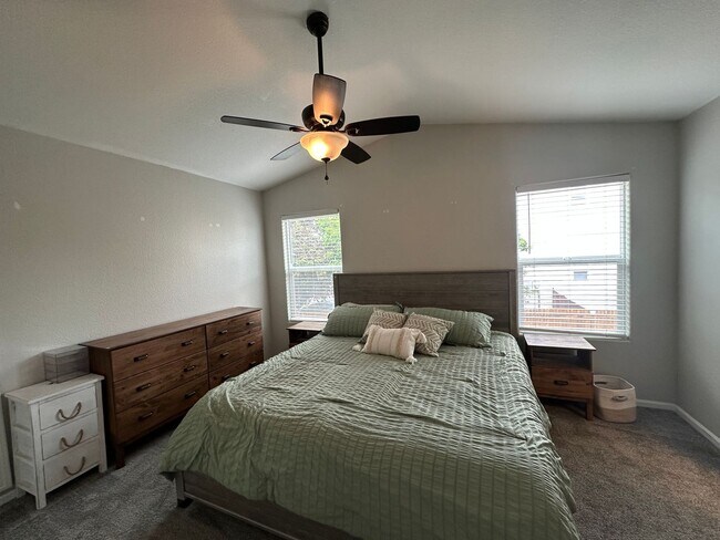 Building Photo - 3 Bed Ranch Style Home with Awesome Fully Fenced Backyard Close to Ft Carson & Schriever Space Fo...