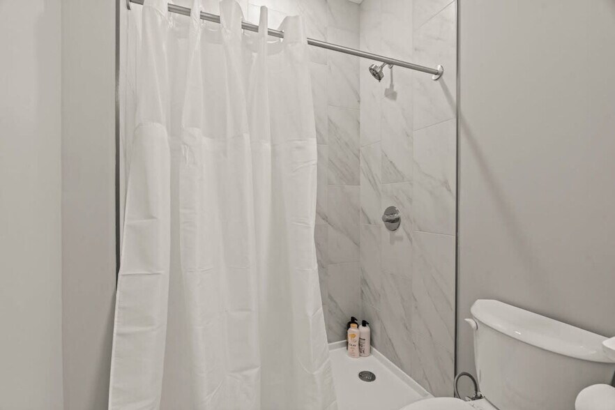 Building Photo - 916 N Delaware Ave