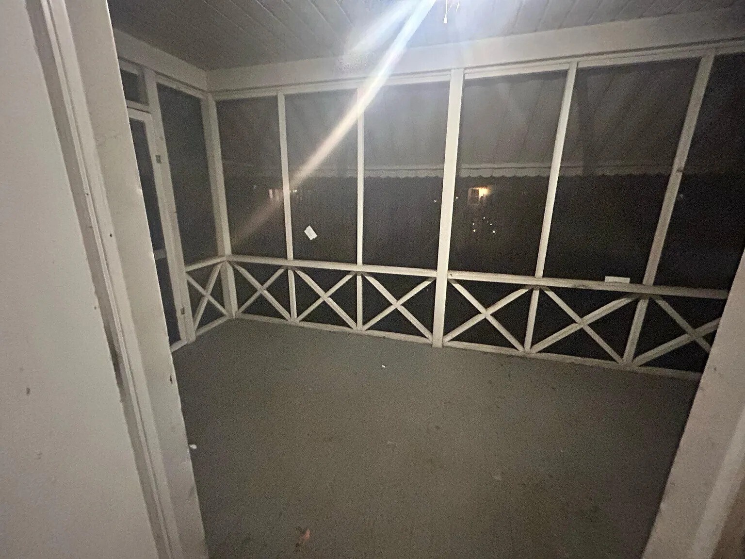 Building Photo - 2652 Merwyn Rd