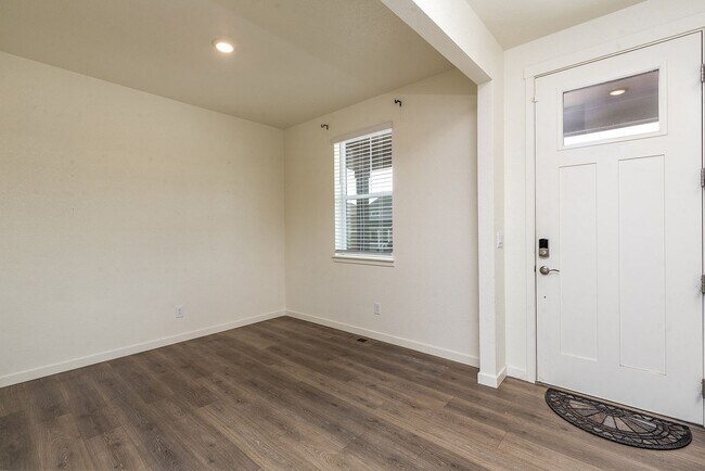 Building Photo - 15898 Little Bluestem Rd