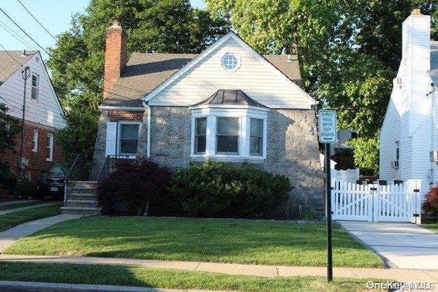 Building Photo - 37 Garden Dr