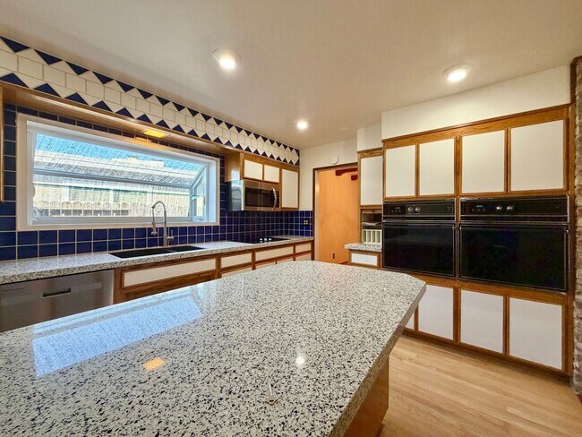 Building Photo - 3 Bedroom 2 Bathroom Single Level Napa Brown's Valley Home