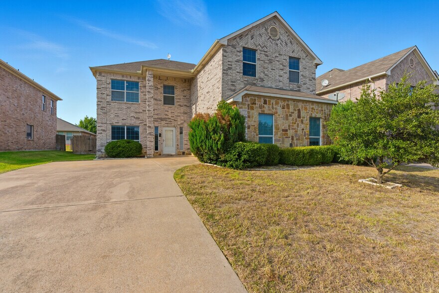 Front - 12404 Pinestraw Rd