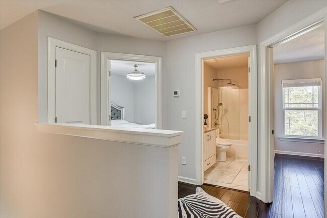 Building Photo - 685 Red Cedar Ct