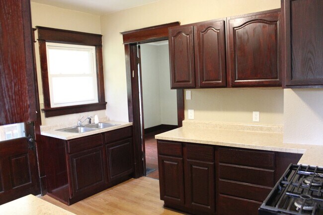 Building Photo - Large House Available for Move-In August 1st!
