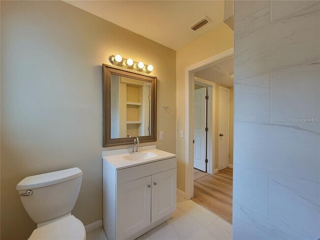 Building Photo - 6267 Hampton Dr N
