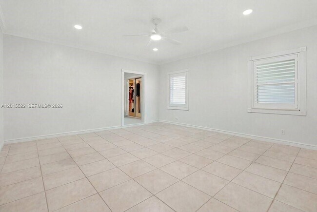 Building Photo - 16530 Lake Tree Dr