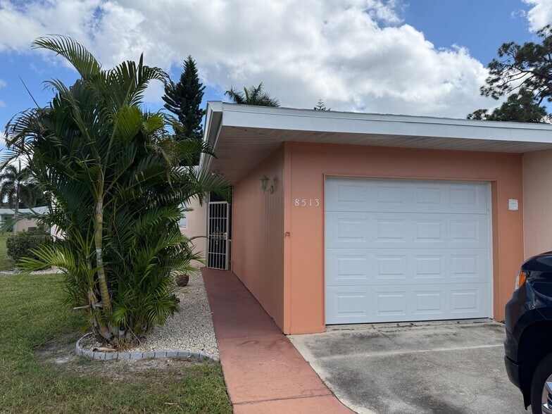 Building Photo - 8513 Dominican Ct