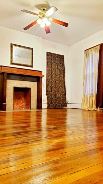 Primary Photo - 23 Lexington Ave