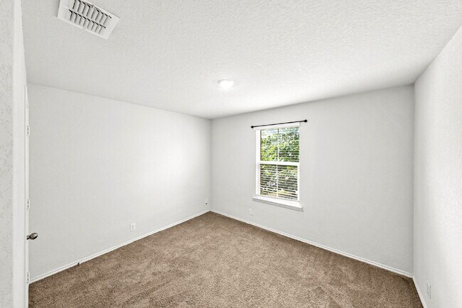 Building Photo - New Rental Alert! 2 Weeks Free Rent with 15 Month Lease