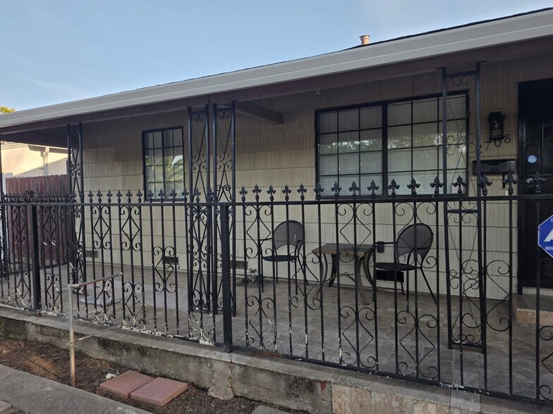 Building Photo - 2708 16th Ave