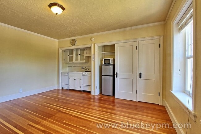 Building Photo - Studio Condo Available in Pearl District  ...