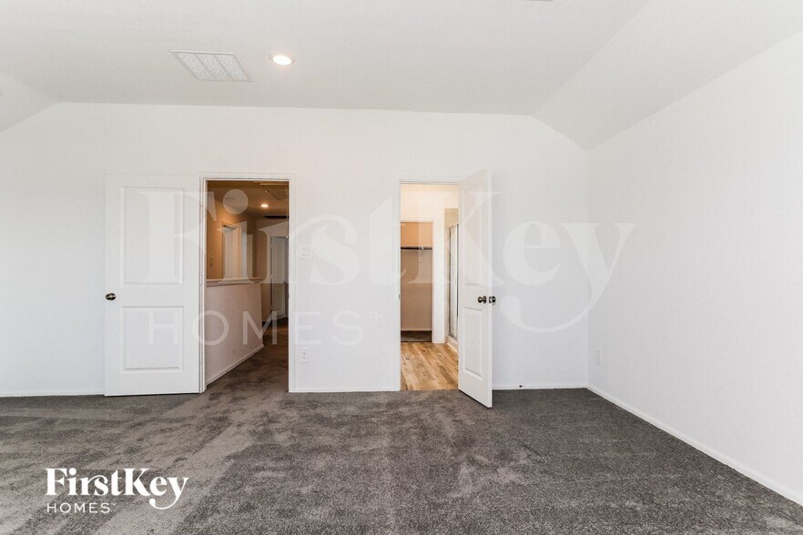 Building Photo - 23926 Lakota Cyn Dr