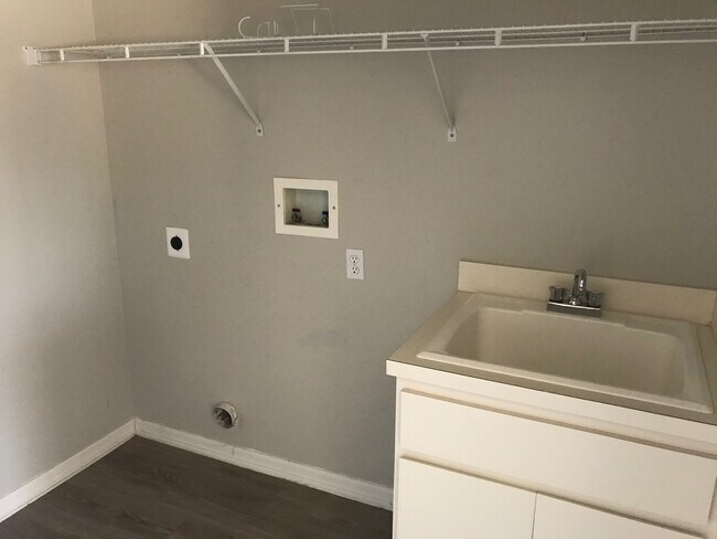 Building Photo - 5220 W Mountainview Cir