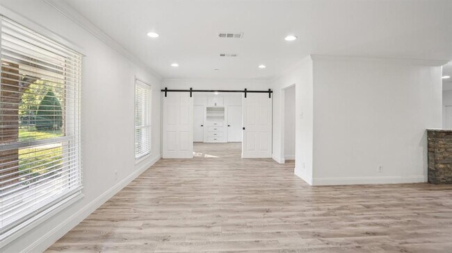 Building Photo - 3855 Crest Cove Cir