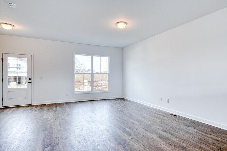 Building Photo - 221 Addison Ct