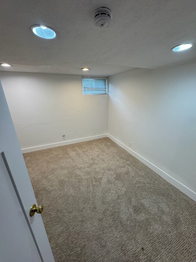 Building Photo - 1216 S 1100 E
