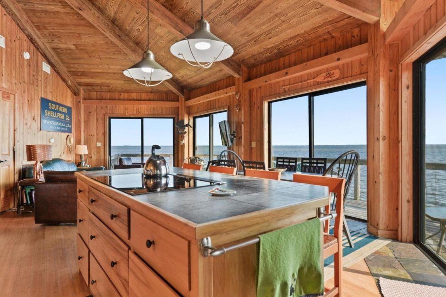 Building Photo - 6001 Belle Fontaine Dr