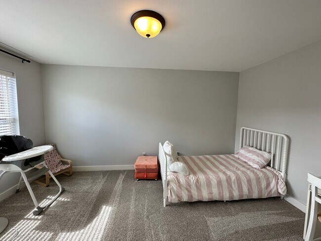 Building Photo - 7731 McKinley Loop NE