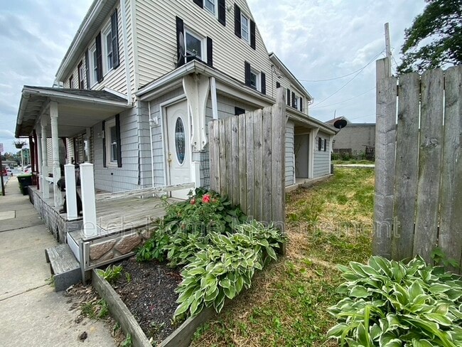 Primary Photo - 21 New Charlotte St