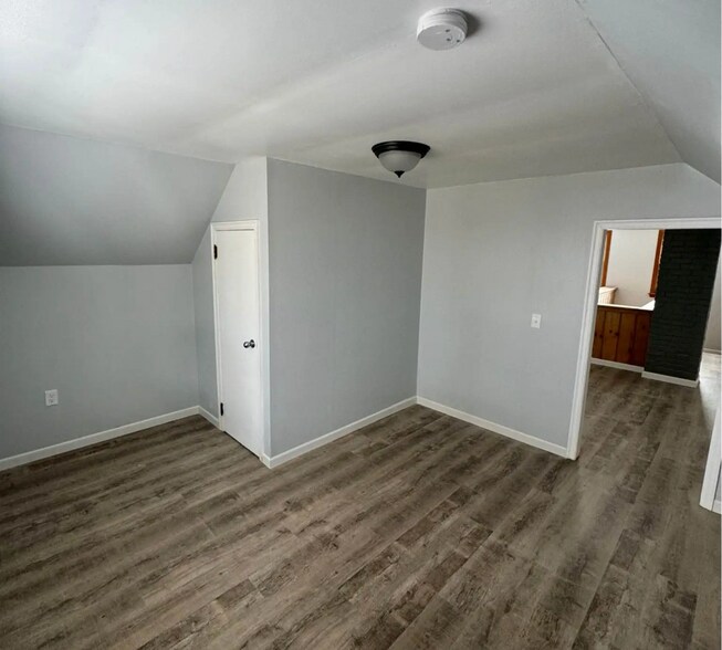 Building Photo - 1006 N 1st Ave