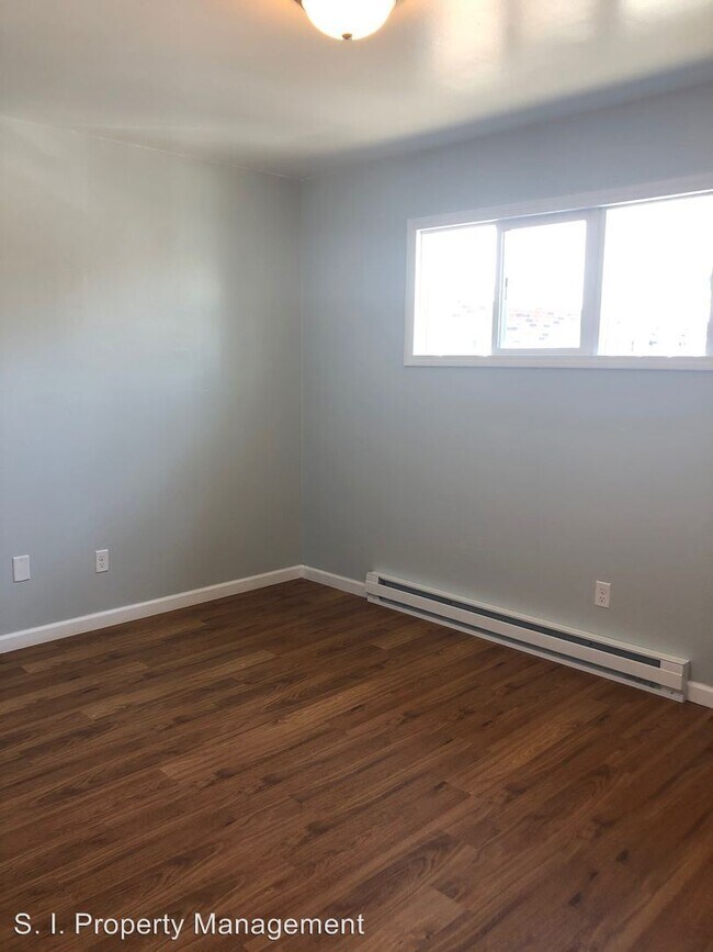 Building Photo - 621 Bryan Ave