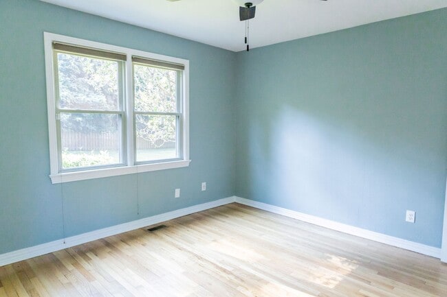 Building Photo - Gorgeous Home Located in Betton Hills, in ...