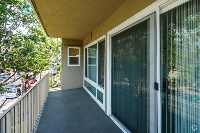 2BR, 1BA - 816SF - Balcony - 1715 Central Apartments