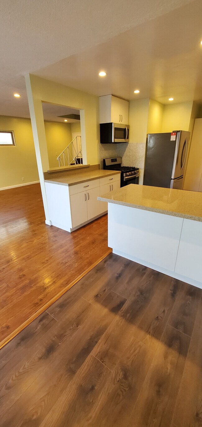 Building Photo - 11913 Culver Blvd