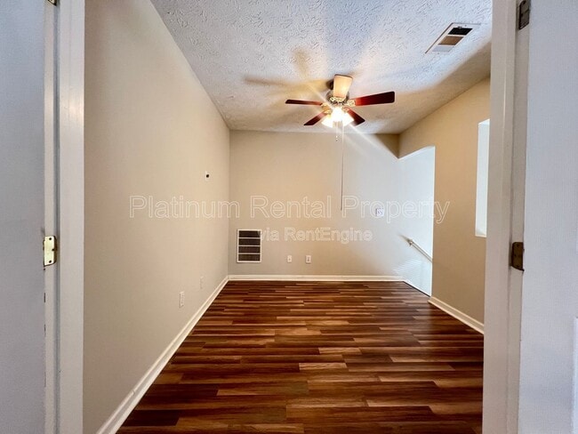 Building Photo - 231 Oak Grove Way