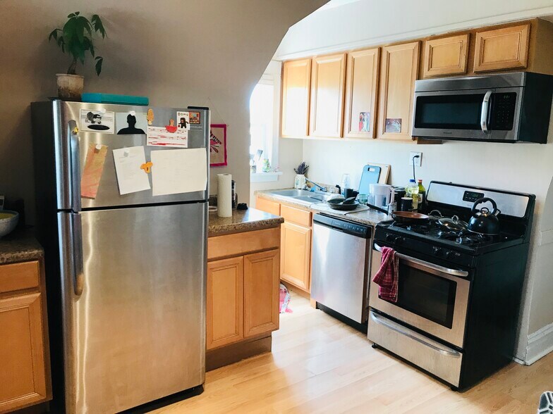 Primary Photo - 3434 W Drummond Pl