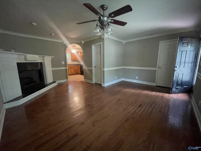 Building Photo - 505 Greenacres Dr NW