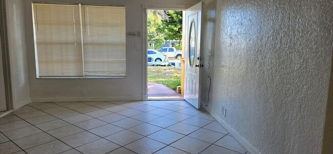 Building Photo - 112 Newton Rd